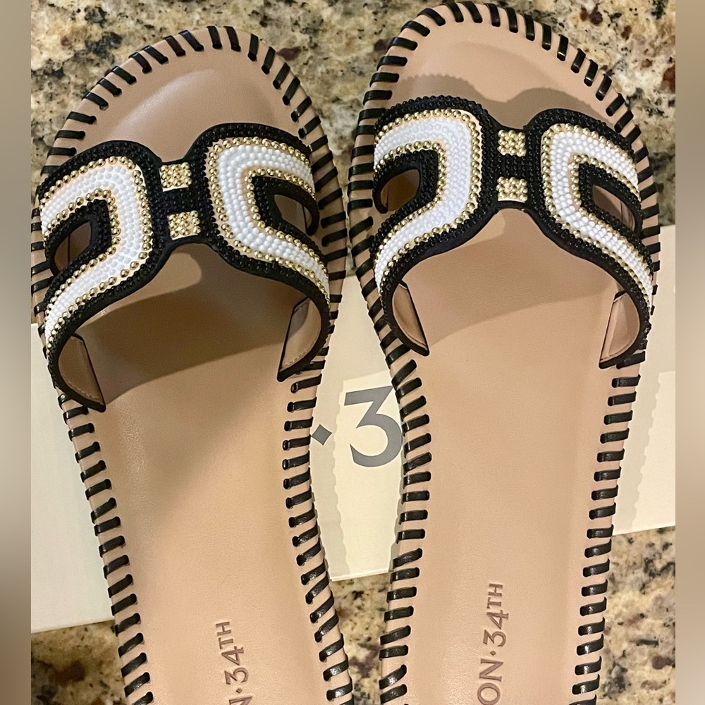 **SANDAL**